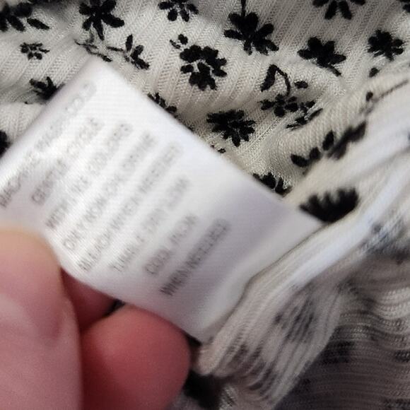 Pac Cares Black White Micro Floral Cropped Blouse Puff Sleeves Ruched Size Small - Picture 8 of 8